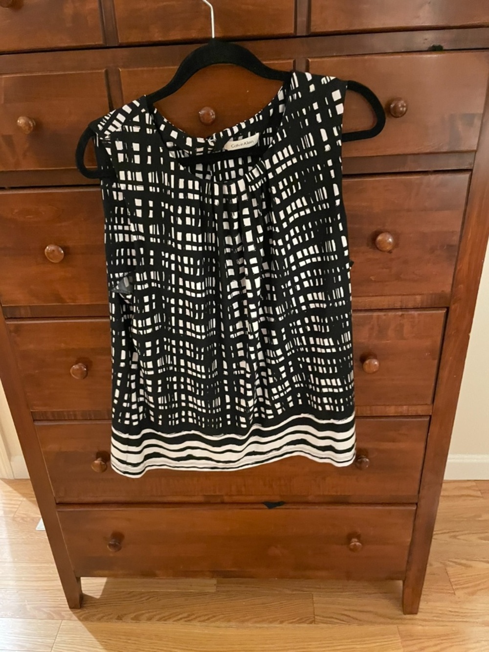 Black and White, CAlvin Klein, Women’s SleeveLess top, Black, Size 1X,